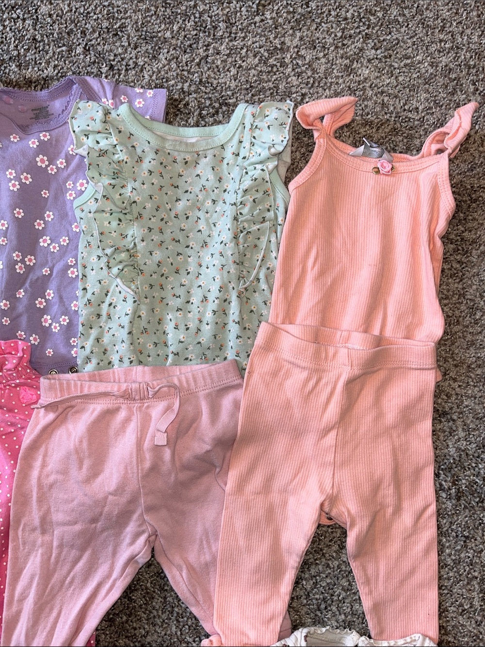 Girls 3-6 and 6 month clothing lot - Picture 4 of 6